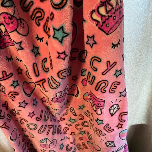 Juicy Couture 50"X70"  Pink Crown  Home Throw Blanket EUC - Picture 2 of 12